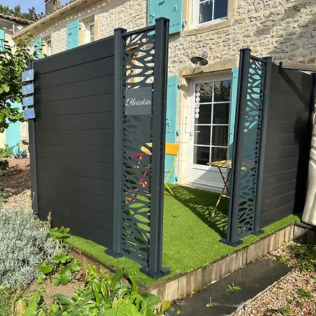 Holiday home L Abricotier